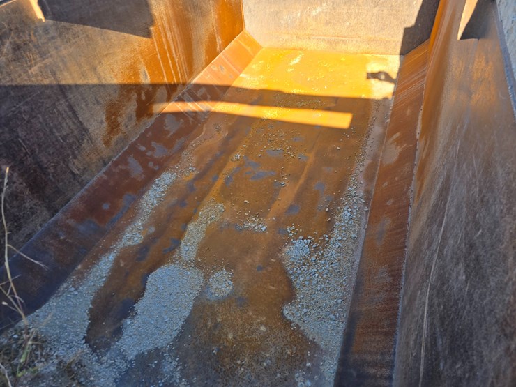 #22366-•-2016-mack-gu713-quad-axle-dump-truck-image-163