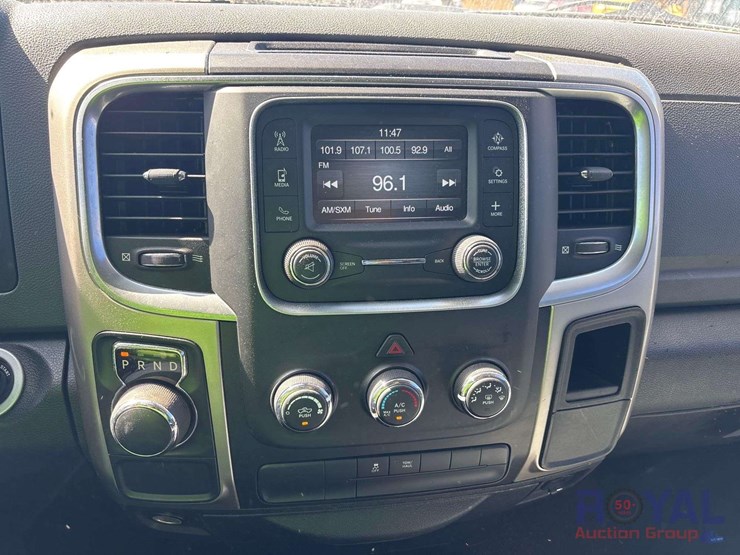 2017-ram-1500-slt-image-14