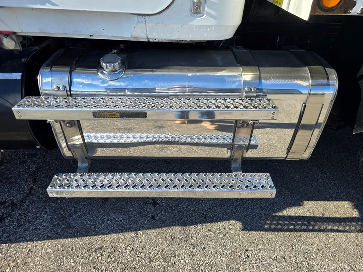 #22366-•-2016-mack-gu713-quad-axle-dump-truck-image-123