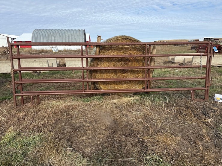 hyqual-portable-livestock-panels-image-3