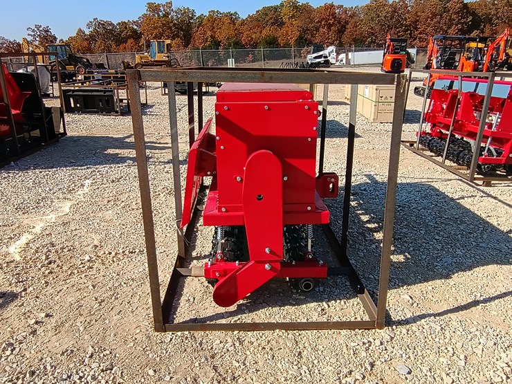 #l59-024-•-agt-seeder-skid-steer-attachment-(3-point)-image-3