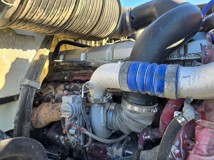 #22366-•-2016-mack-gu713-quad-axle-dump-truck-image-76