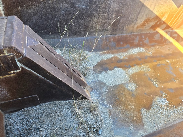 #22366-•-2016-mack-gu713-quad-axle-dump-truck-image-160