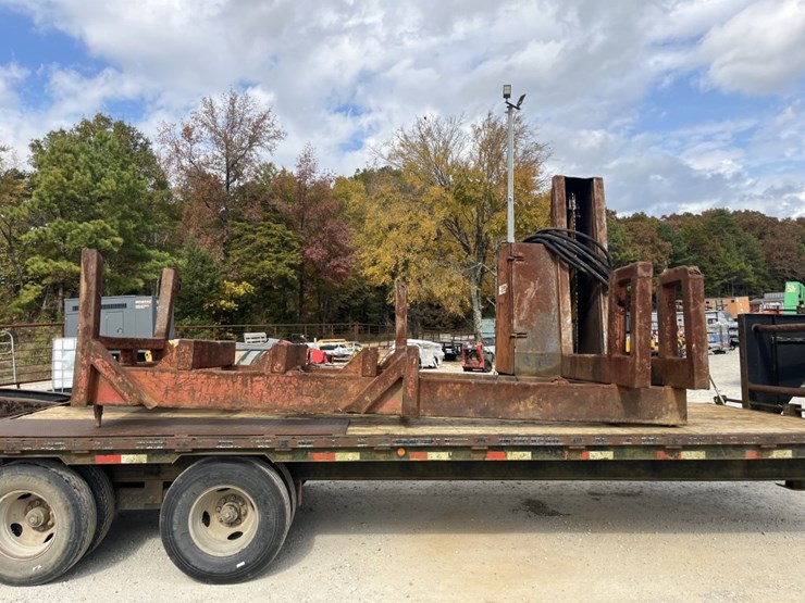 2014-caterpillar-559c-image-17