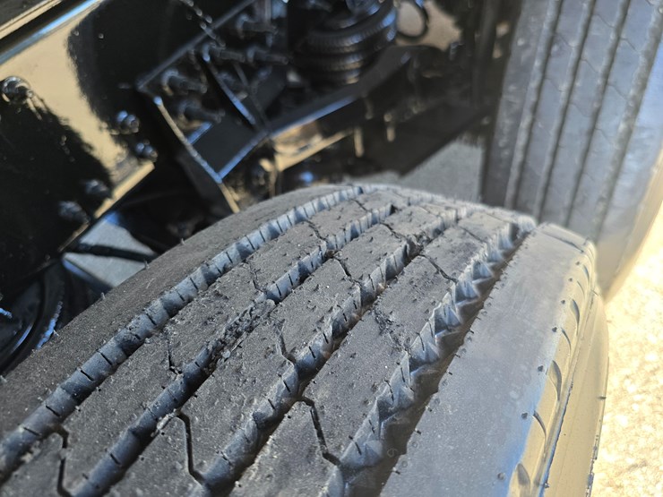 #22366-•-2016-mack-gu713-quad-axle-dump-truck-image-126