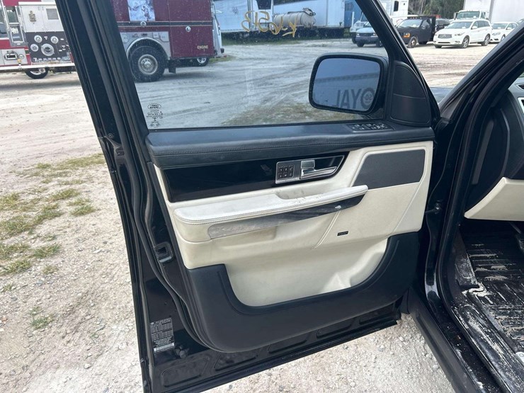 2013-land-rover-range-rover-image-13