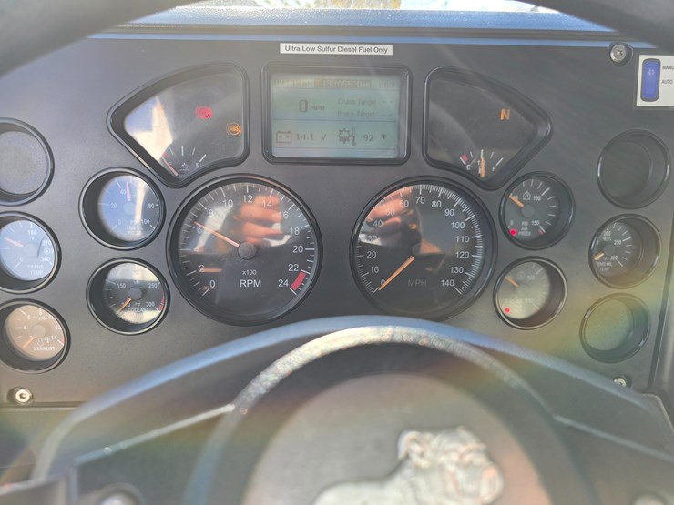 #22366-•-2016-mack-gu713-quad-axle-dump-truck-image-103