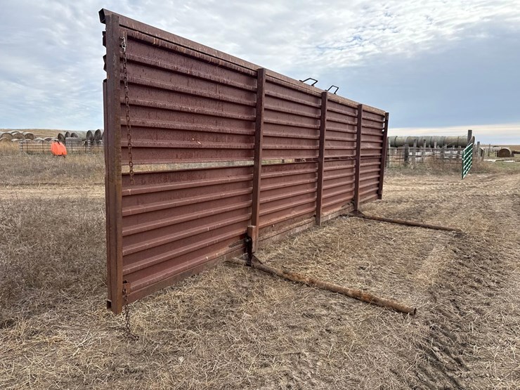 freestanding-windbreak-panels-image-1