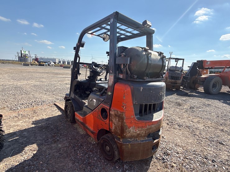 toyota-8fgcu25-image-2