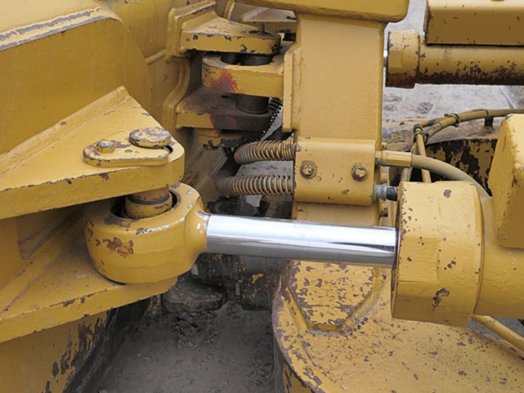 caterpillar-d4c-lgp-image-8