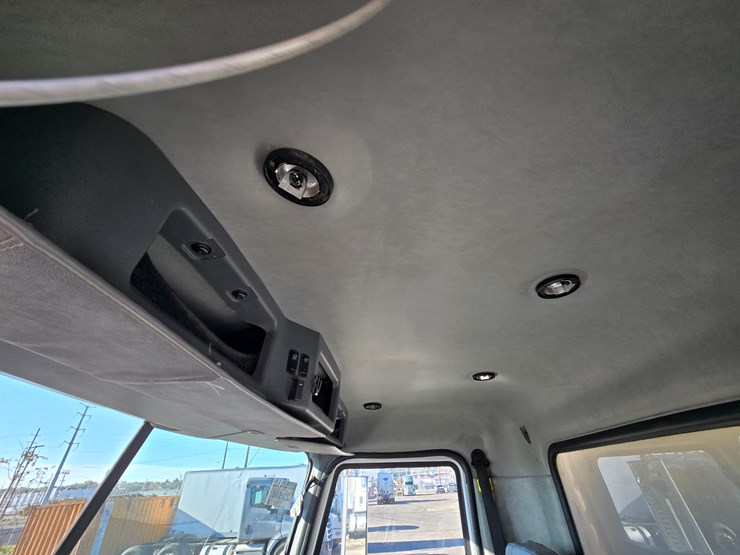 #22366-•-2016-mack-gu713-quad-axle-dump-truck-image-92