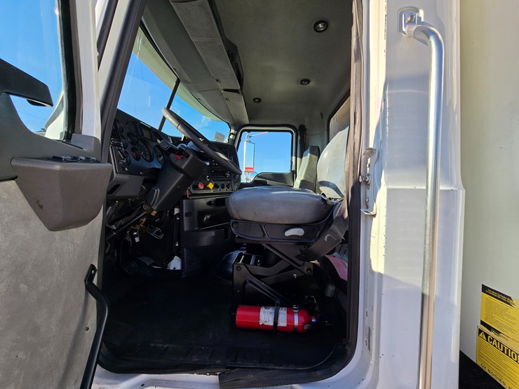 #22366-•-2016-mack-gu713-quad-axle-dump-truck-image-87