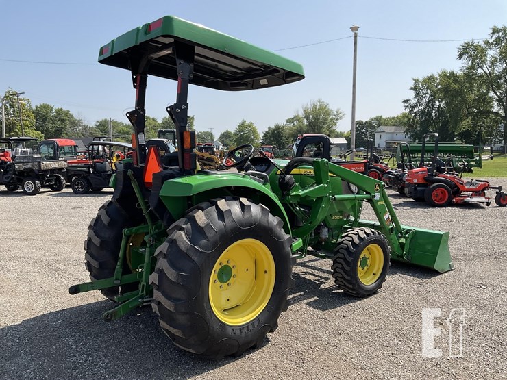 2017-john-deere-4052m-image-6