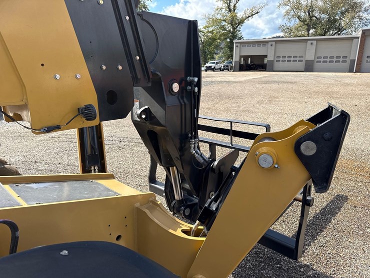 2022-caterpillar-tl1255-image-8