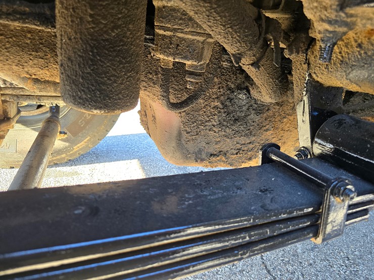 #22366-•-2016-mack-gu713-quad-axle-dump-truck-image-79