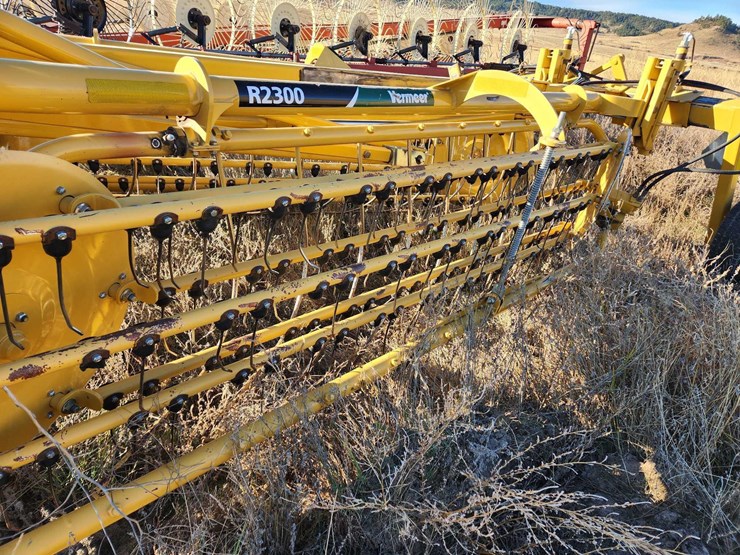 2020-vermeer-r2300-image-16