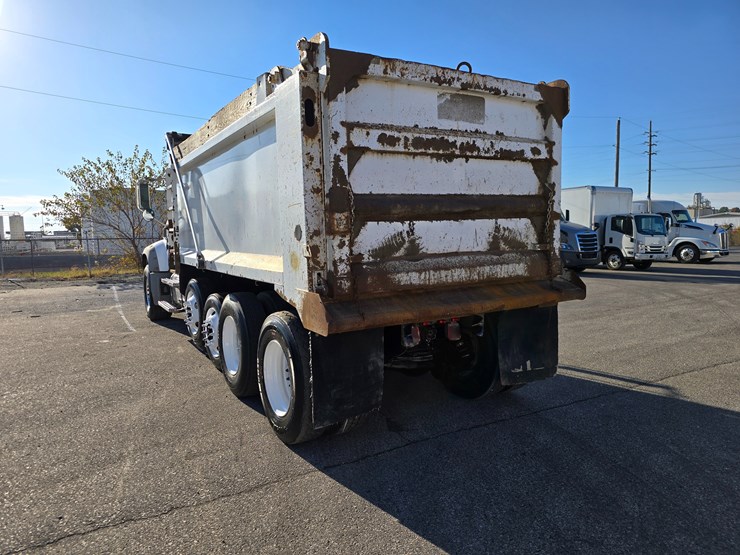 #22366-•-2016-mack-gu713-quad-axle-dump-truck-image-21
