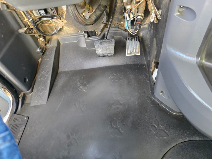 #22366-•-2016-mack-gu713-quad-axle-dump-truck-image-112