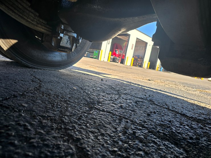 #22366-•-2016-mack-gu713-quad-axle-dump-truck-image-168