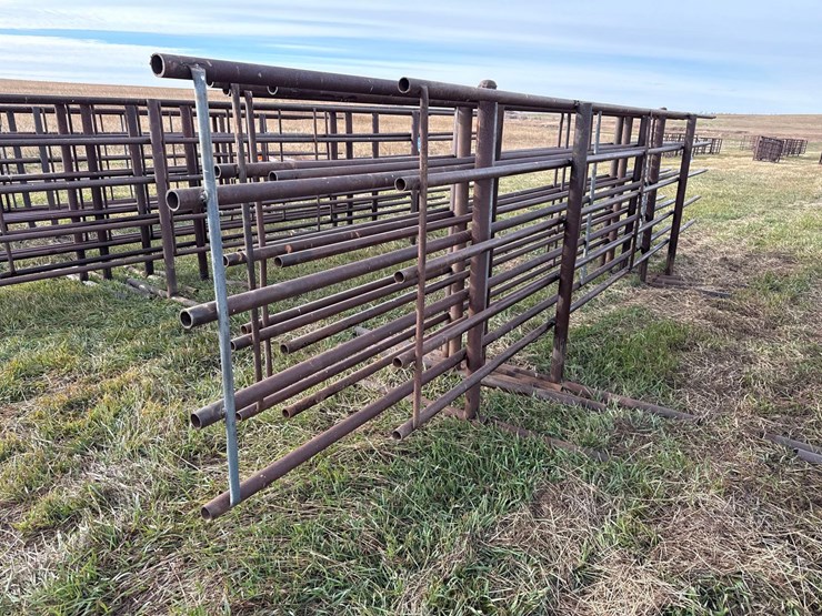 freestanding-continuous-panels-image-3