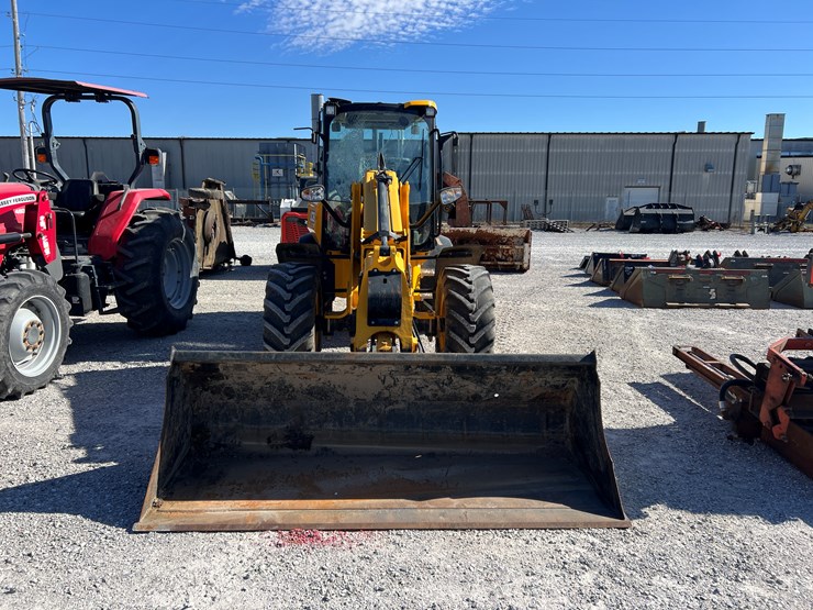 2022-jcb-tm220-image-2