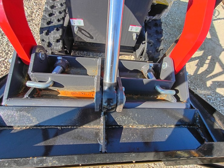 #l59-022-•-agt-ysrt14-mini-skid-steer-image-10