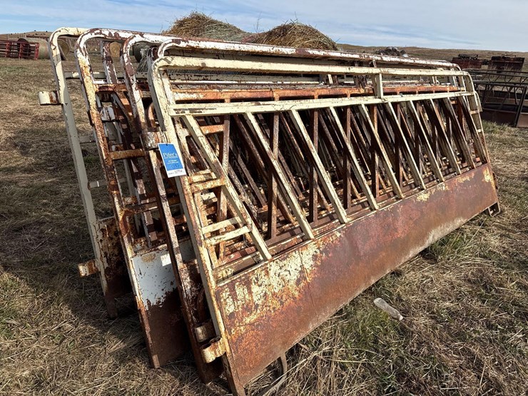 fenceline-feed-panels-image-1