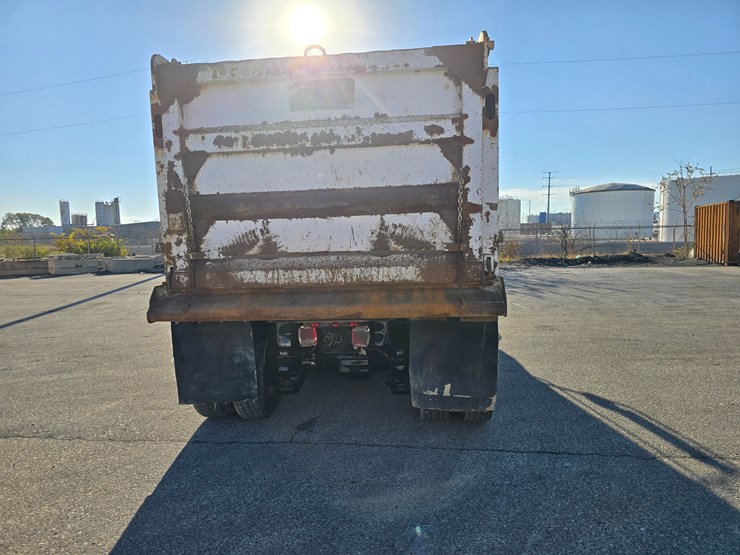 #22366-•-2016-mack-gu713-quad-axle-dump-truck-image-26