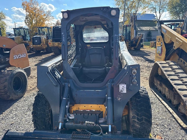 2021-deere-324g-image-7