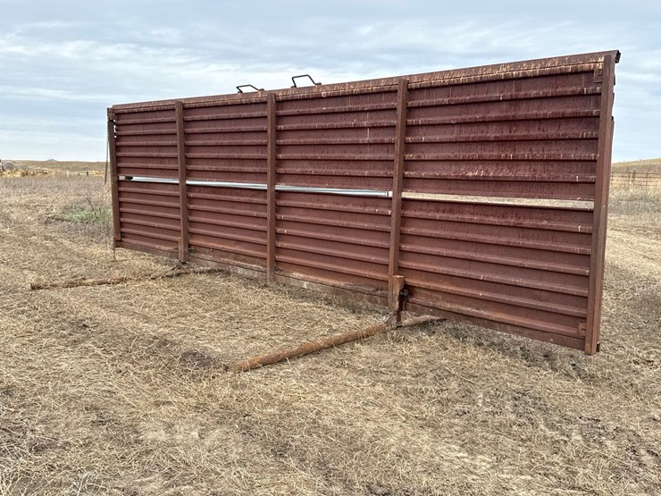 freestanding-windbreak-panels-image-2