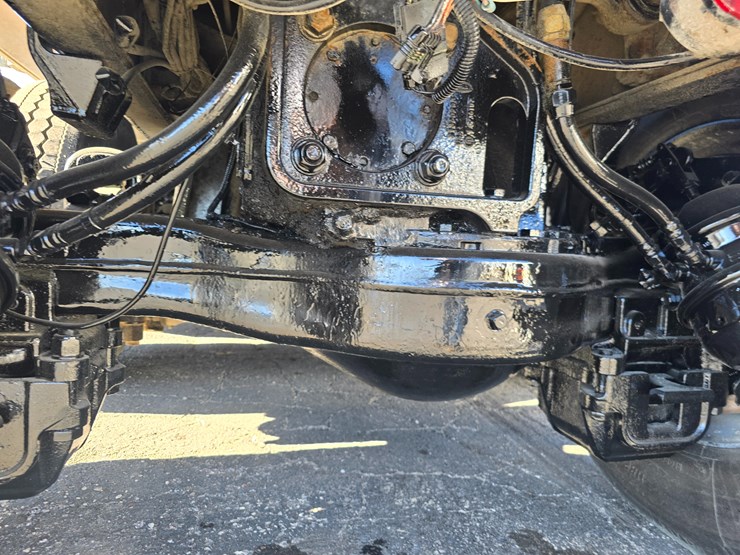 #22366-•-2016-mack-gu713-quad-axle-dump-truck-image-170