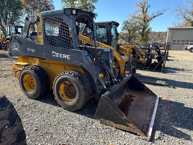 2021-deere-324g-image-1