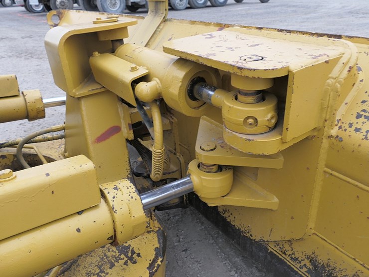 caterpillar-d4c-lgp-image-20