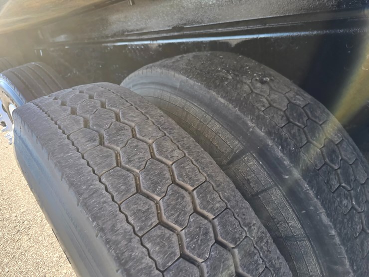 #22366-•-2016-mack-gu713-quad-axle-dump-truck-image-136