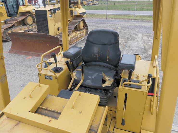 caterpillar-d4c-lgp-image-23