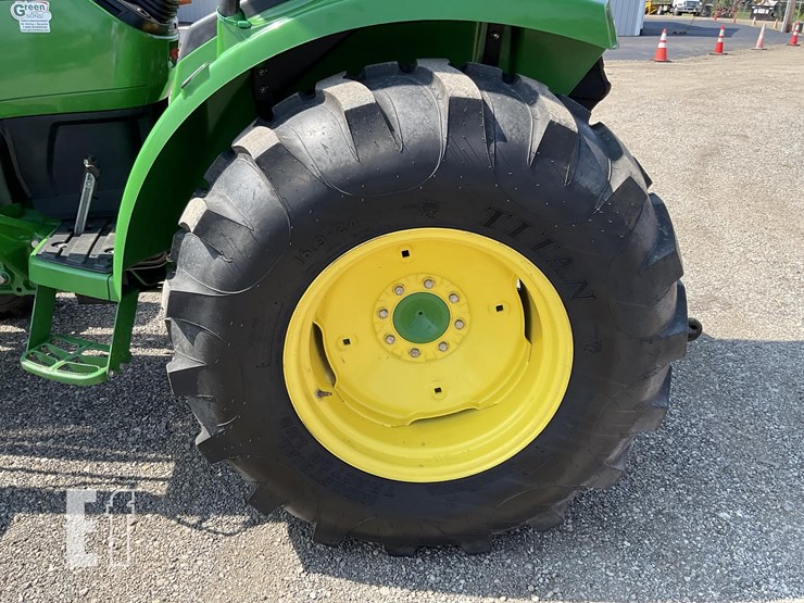 2017-john-deere-4052m-image-12