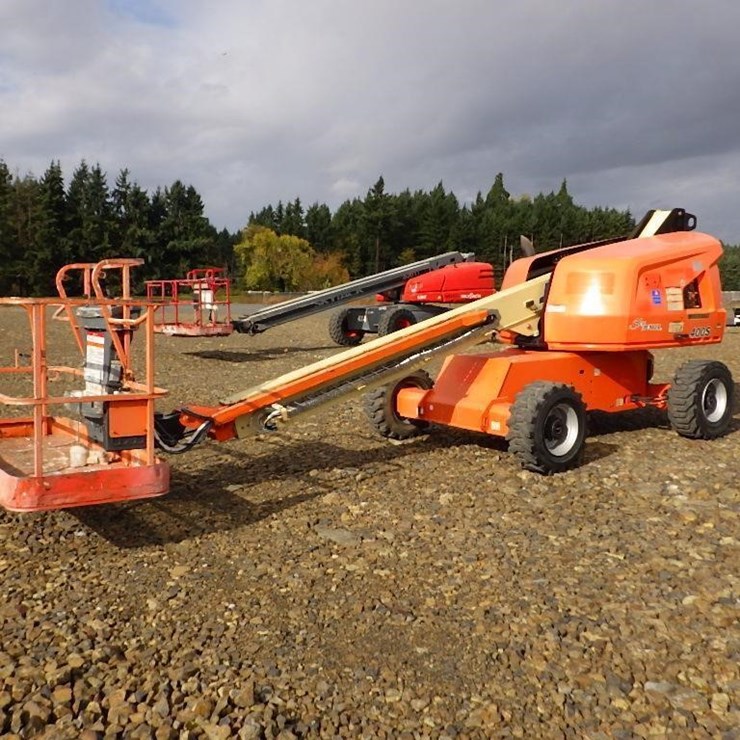 2016 JLG 400S