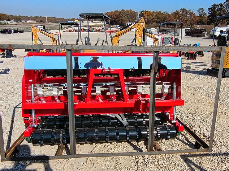 #l59-025-•-agt-seeder-skid-steer-attachment-(3-point)-image-1