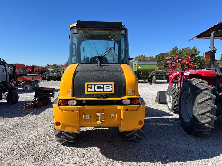 2022-jcb-tm220-image-17