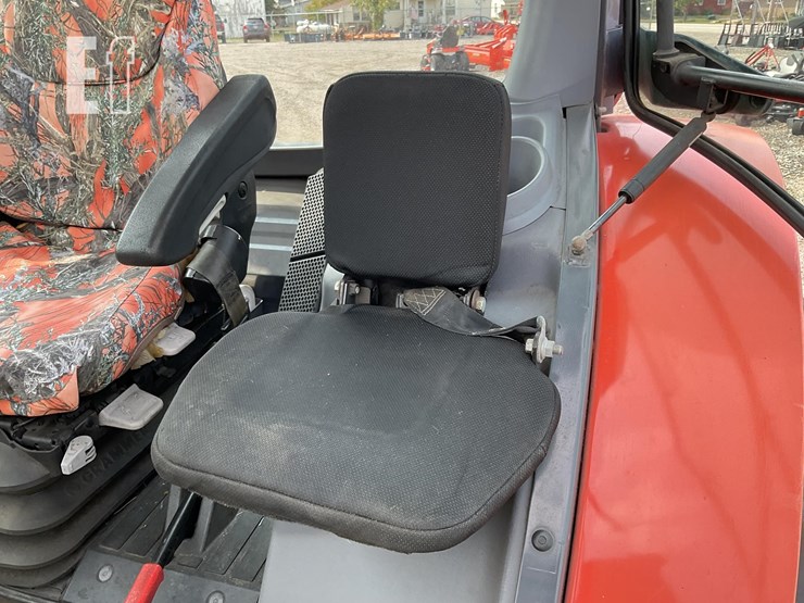 2015-kubota-m6-111-image-19