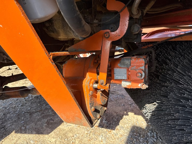 2010-broce-rj350-image-9