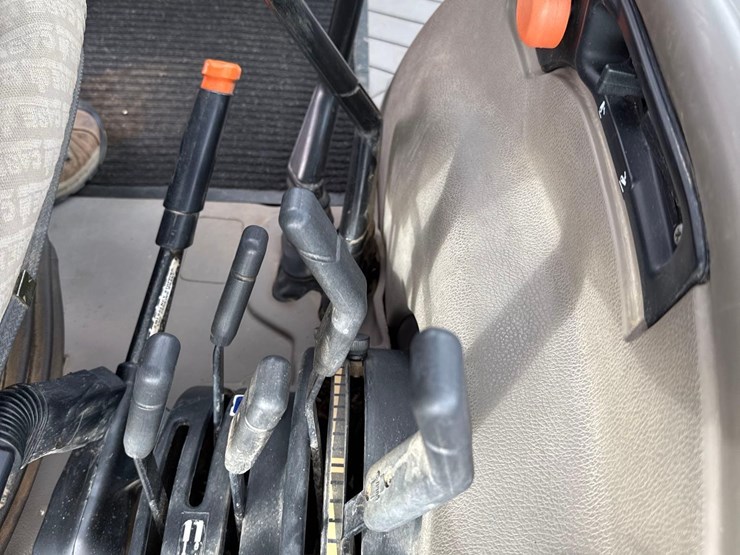 2008-case-ih-l730-image-38