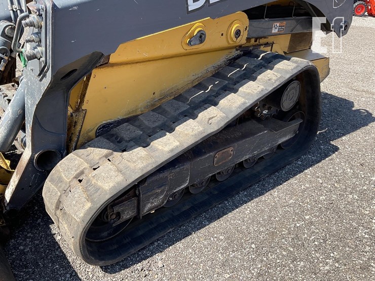 2017-deere-331g-image-11