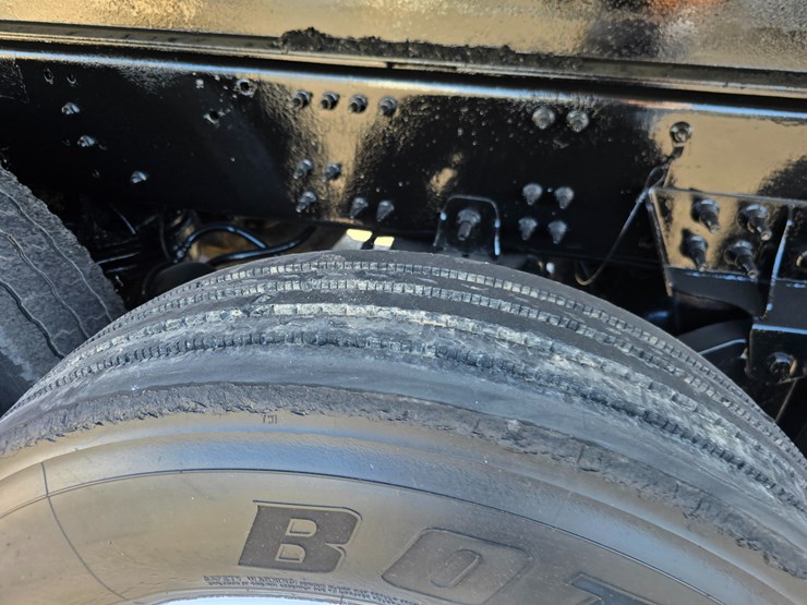 #22366-•-2016-mack-gu713-quad-axle-dump-truck-image-148