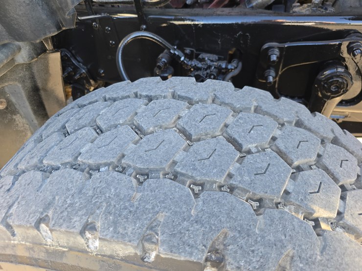 #22366-•-2016-mack-gu713-quad-axle-dump-truck-image-72