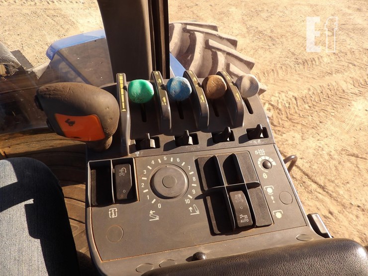 new-holland-t9040-image-31