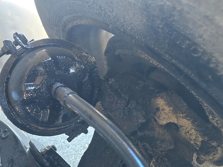 #22366-•-2016-mack-gu713-quad-axle-dump-truck-image-152