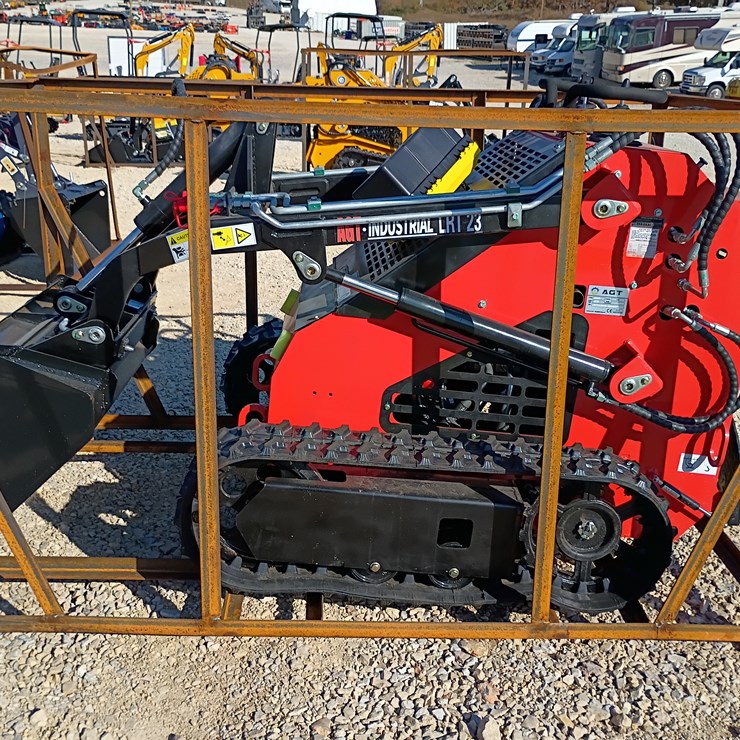 #L59-019 • AGT LRT23 Mini Skid Steer [damaged]