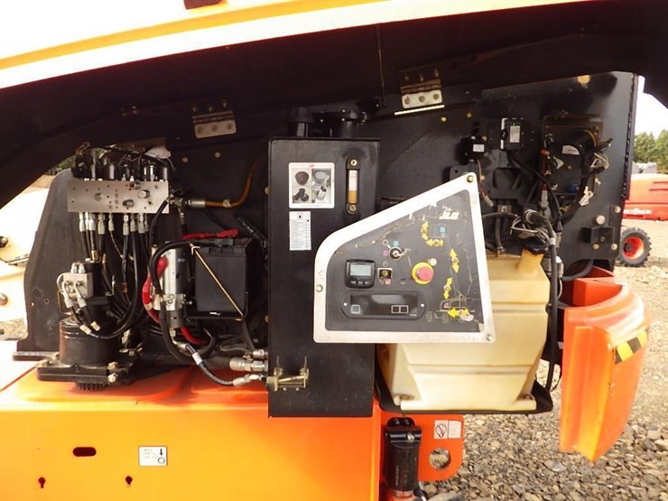 2016-jlg-400s-image-21