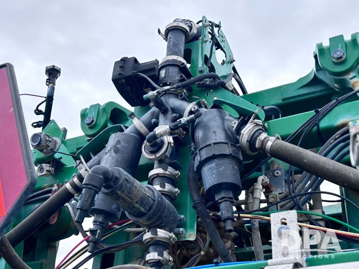 2020-john-deere-r4060-image-102